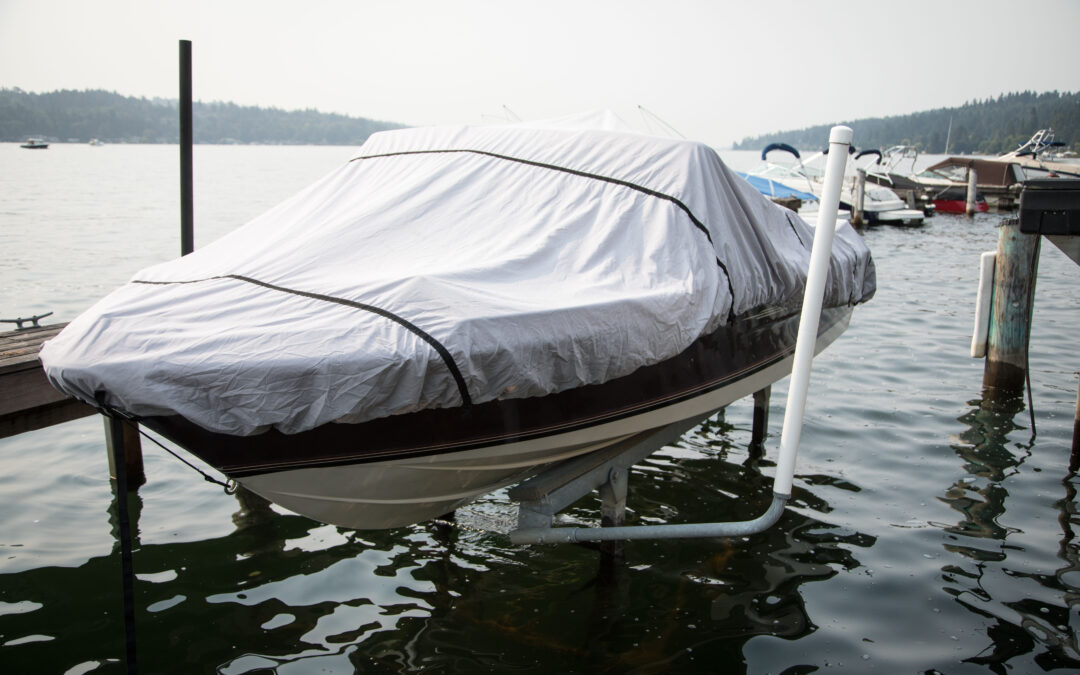 4 Ways a Proper Tritoon Lift Enhances Your Boating Experience
